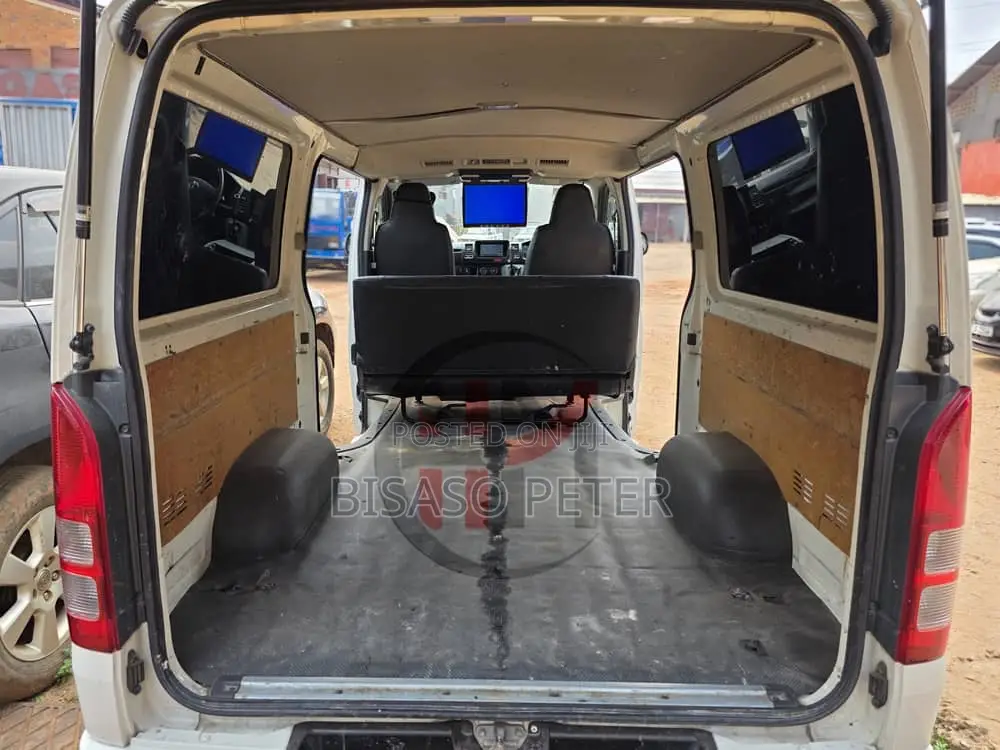 Toyota HiAce 2011 White