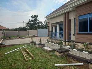 Furnished 4bdrm Bungalow in Kira for sale