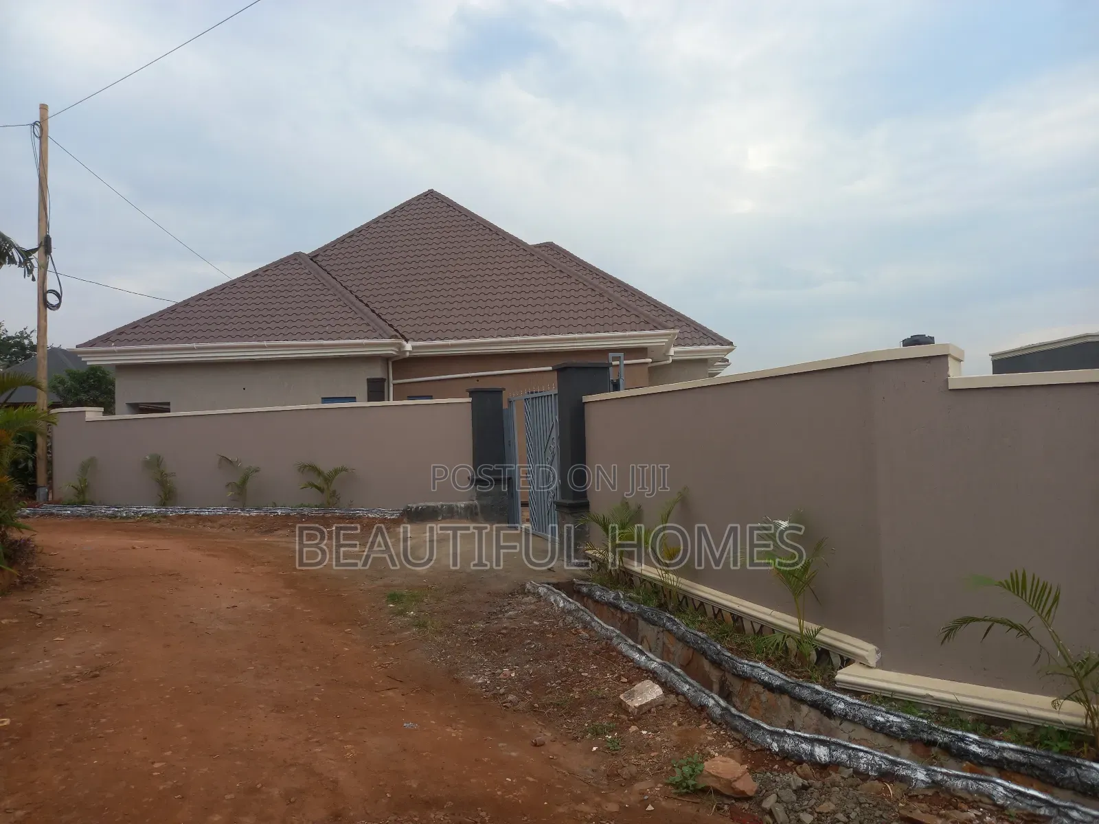 Furnished 4bdrm Bungalow in Kira for sale