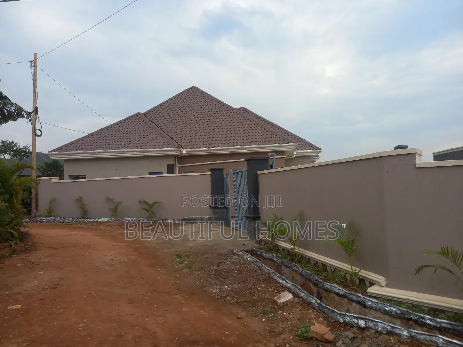 Furnished 4bdrm Bungalow in Kira for sale