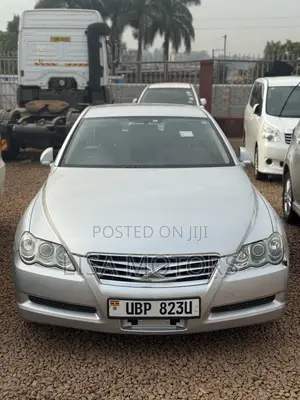 Photo - Toyota Mark X 2.5 AWD 2010 Silver