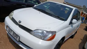 Photo - Toyota Platz 2003 White