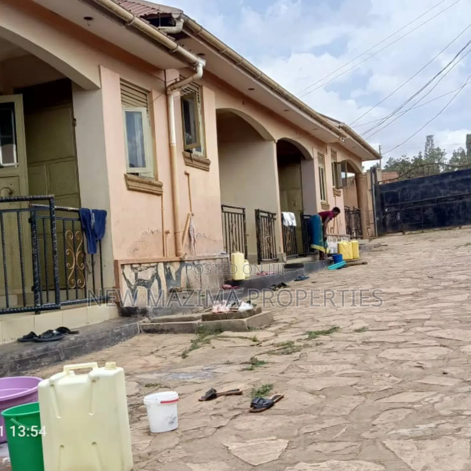6bdrm House in Bulenga Town, Central Division for sale