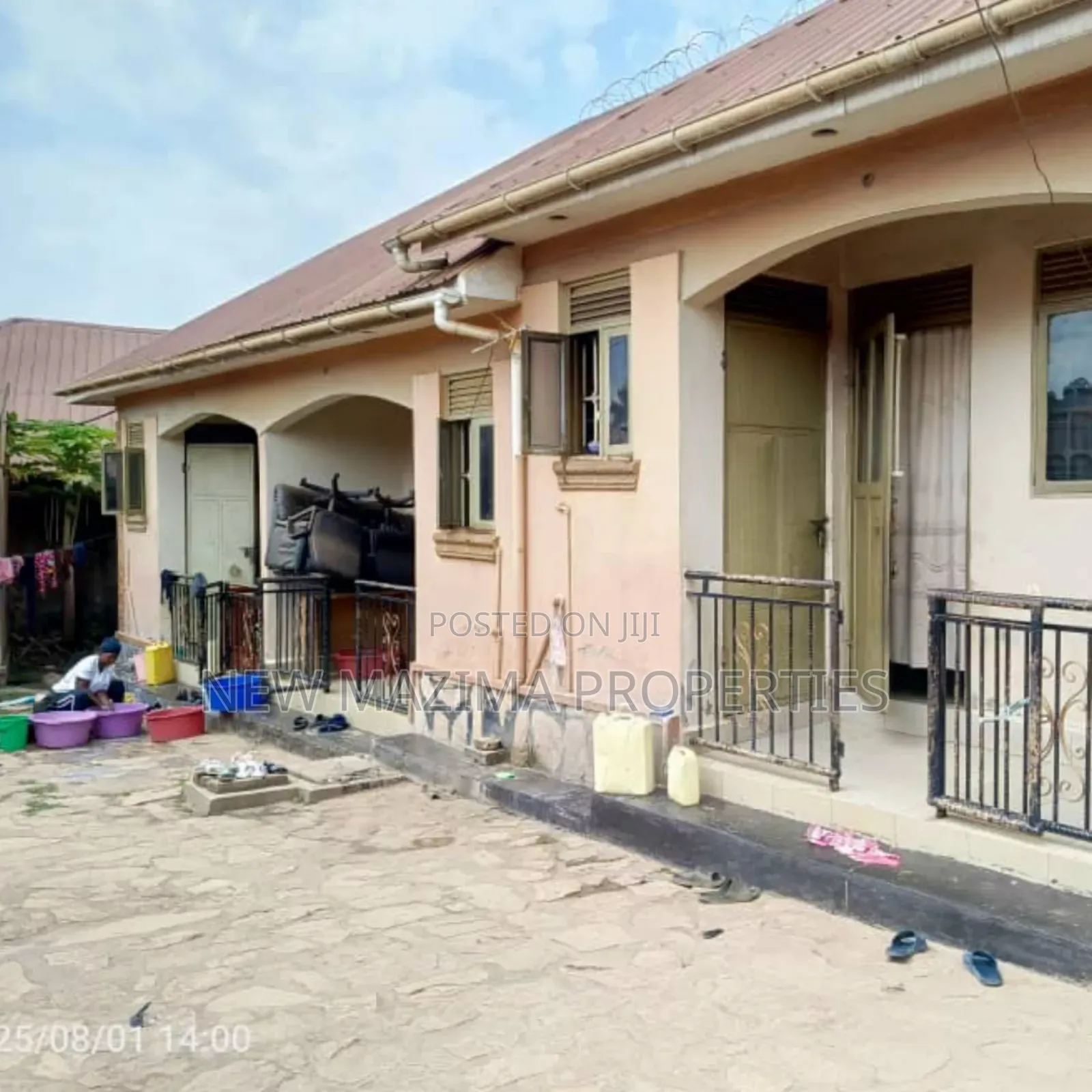 6bdrm House in Bulenga Town, Central Division for sale