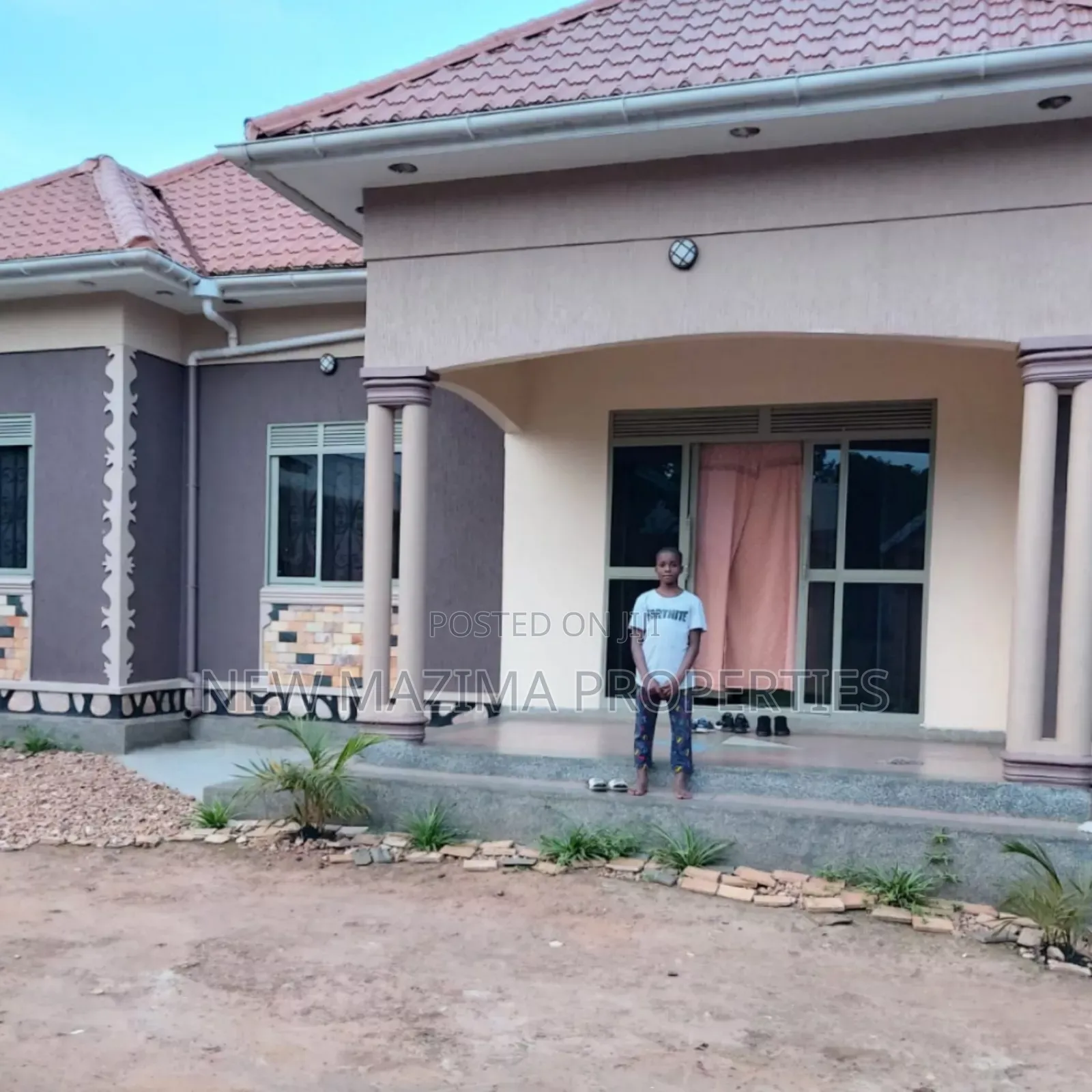 3bdrm Bungalow in Kawempe Kawanda, Central Division for sale