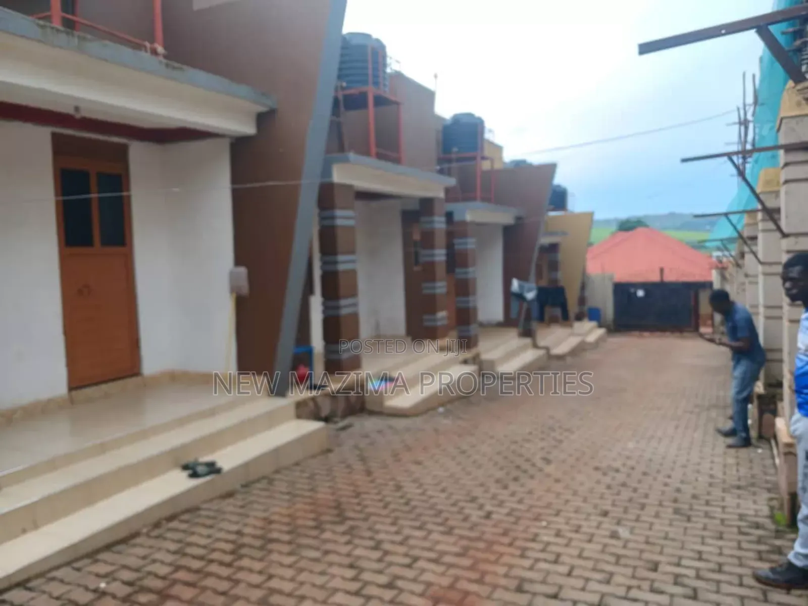 6bdrm House in Seguku Ntebe Rd, Central Division for sale