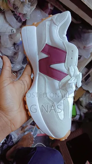 New Balance 327