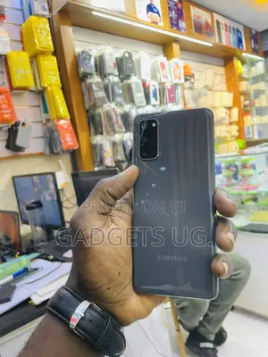 Photo - Samsung Galaxy S20 128 GB Gray