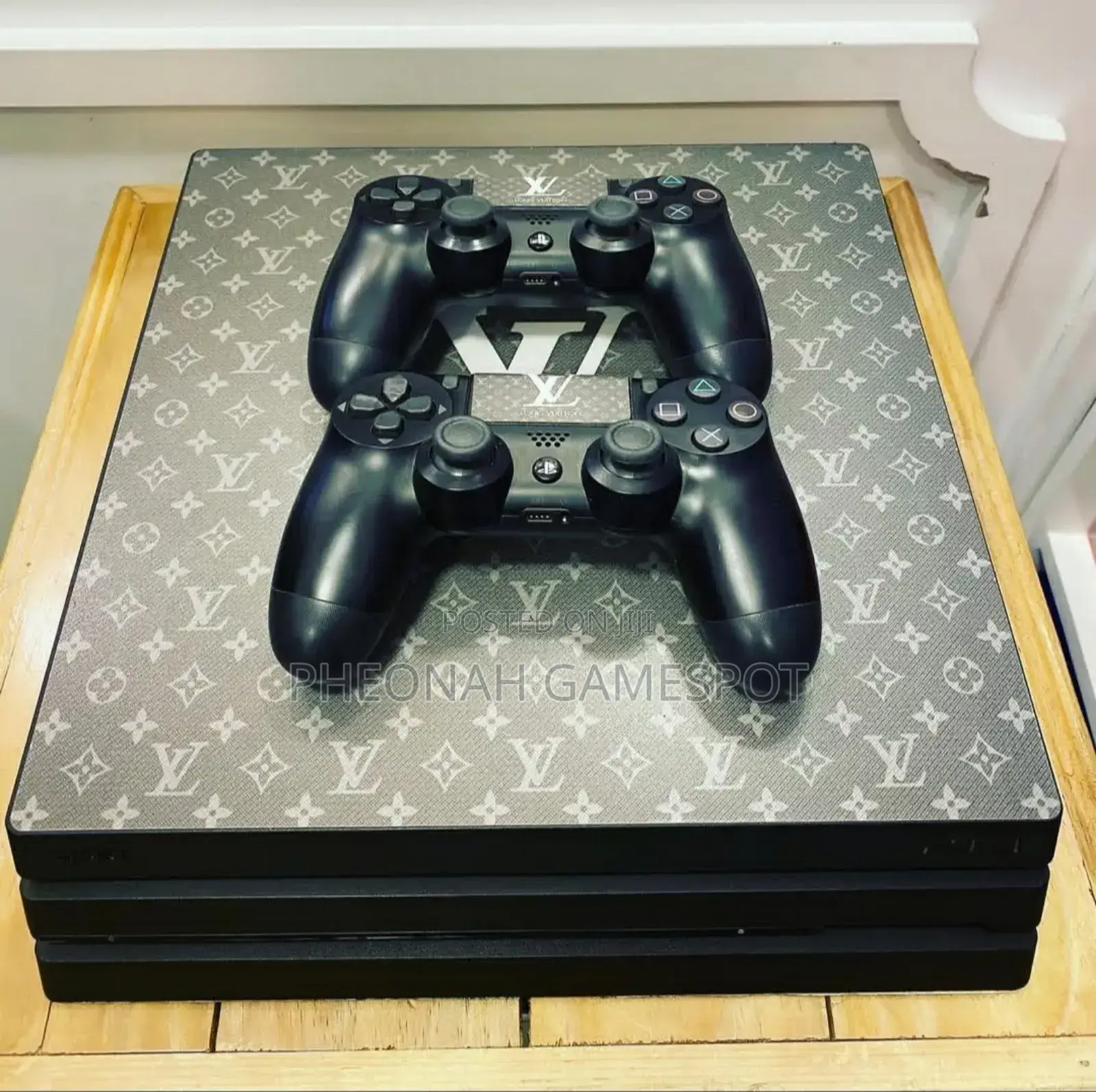Ps4 Pro 1tb, 25 Games, Dualshock 4 Controllers
