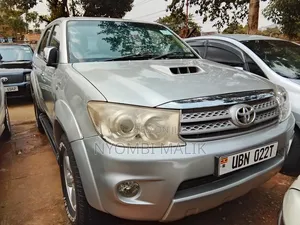 Photo - Toyota Fortuner 3.0 D RWD 2011 Silver