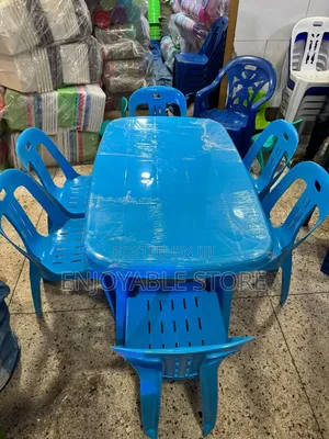 6 People Plastic Dining Table and Chairs