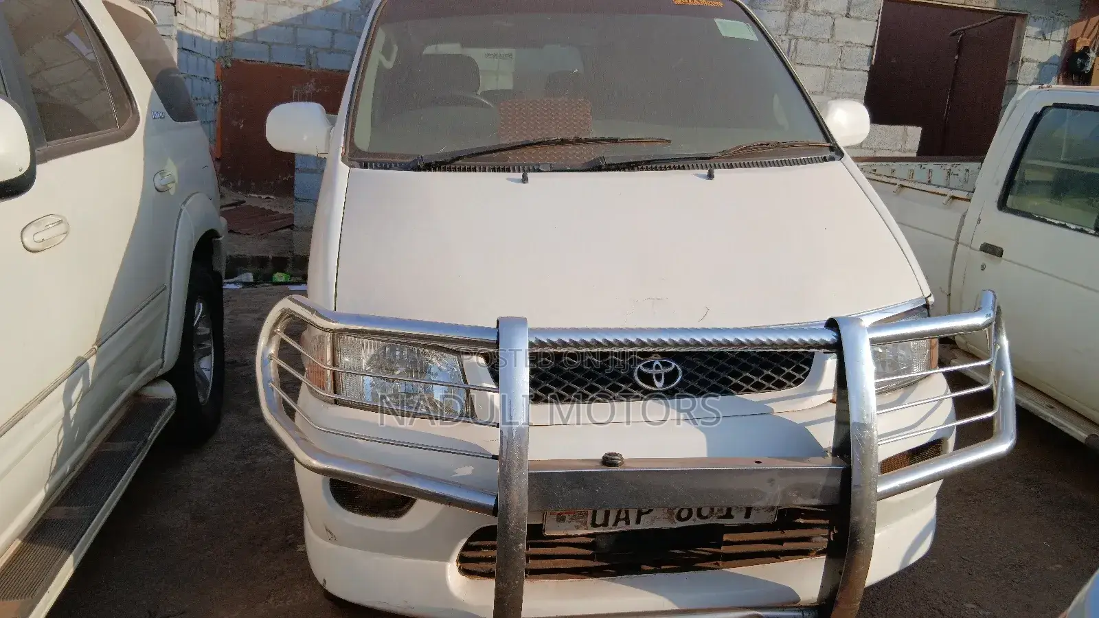 Toyota Regius 2001