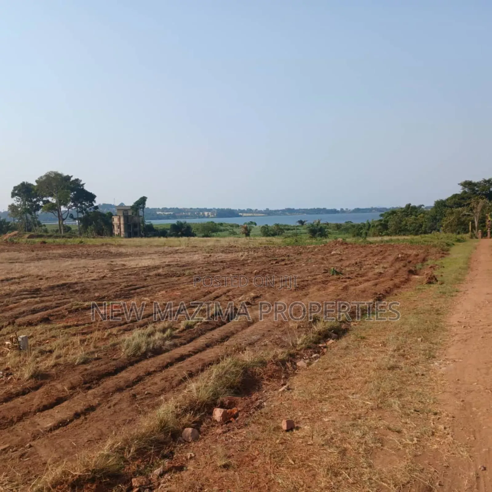 Plots With Million View of Lake Quicksale of Kawuku Ntebe Rd