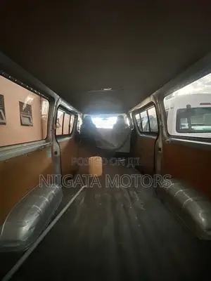Toyota HiAce 2012 Silver