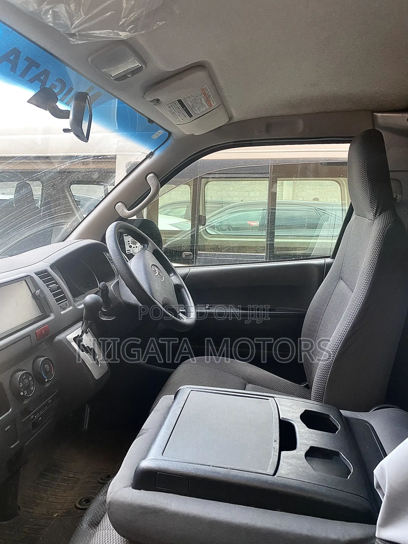 Toyota HiAce 2012 Silver