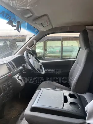 Toyota HiAce 2012 Silver