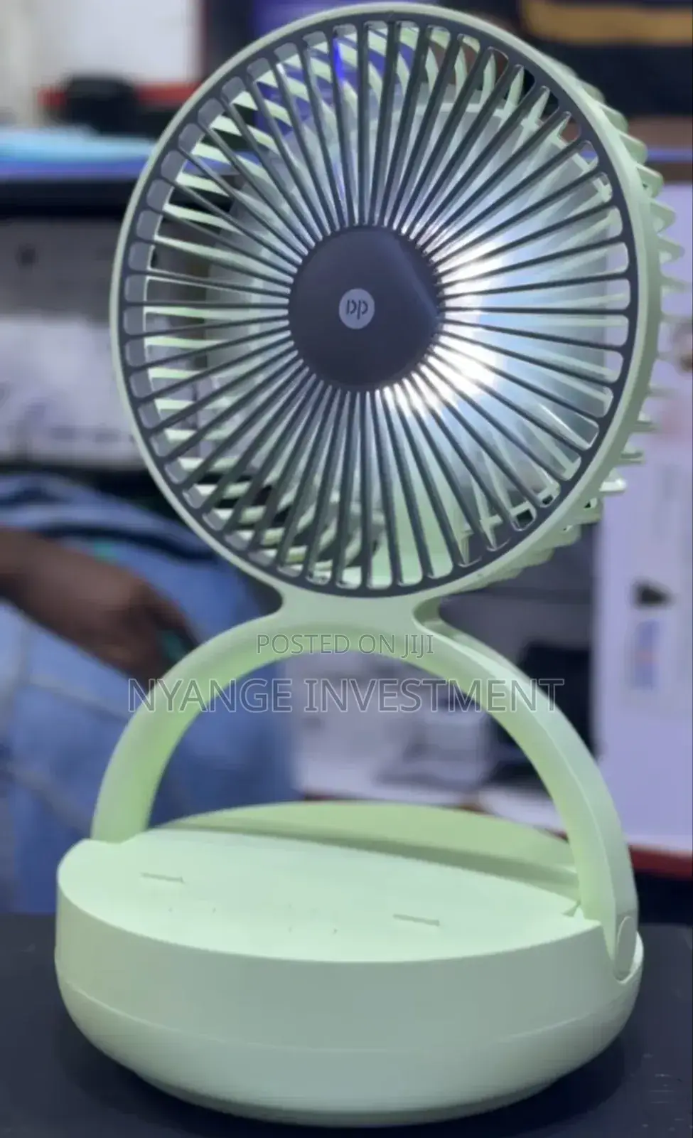 Rechargeable Desktop Fan With Rotation. Desktop Fan