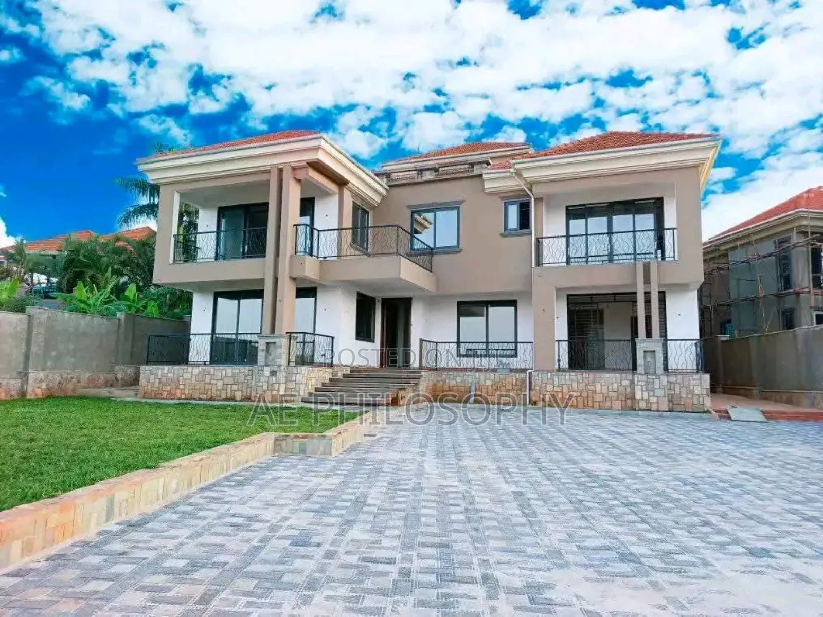 6bdrm Mansion in Makindye for sale