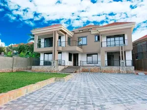 6bdrm Mansion in Makindye for sale