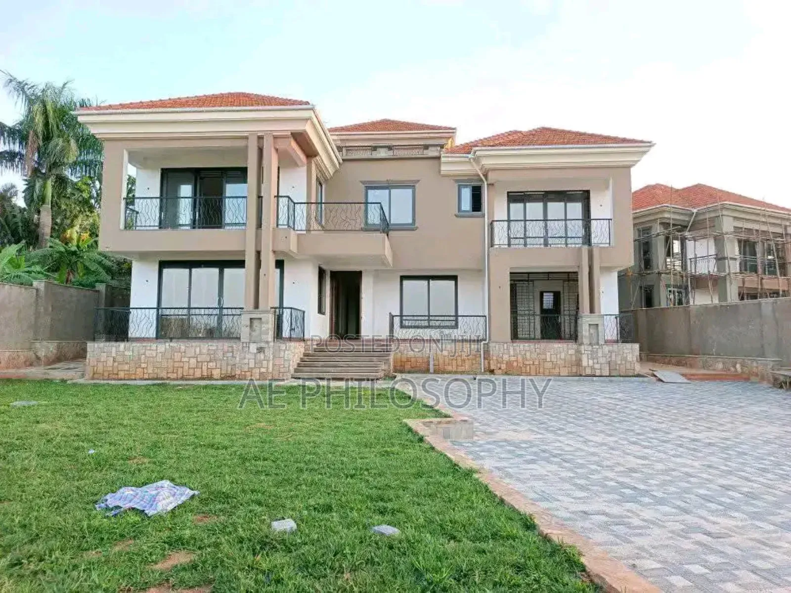 6bdrm Mansion in Makindye for sale