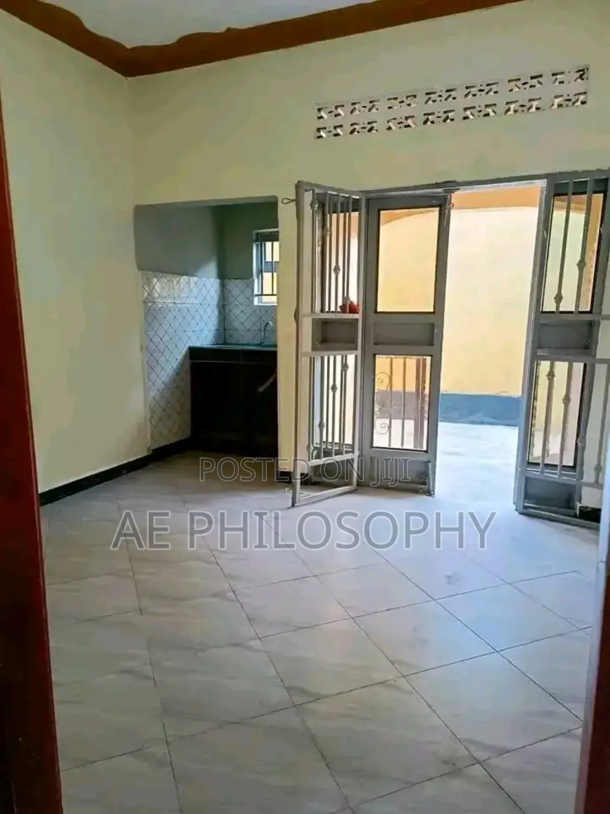 6bdrm Mansion in Makindye for sale