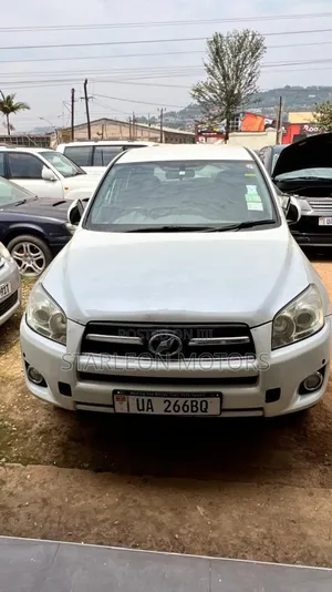 Toyota RAV4 2.5 2010 White