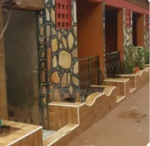 4bdrm Apartment in Ssabagabo-Makindye for sale