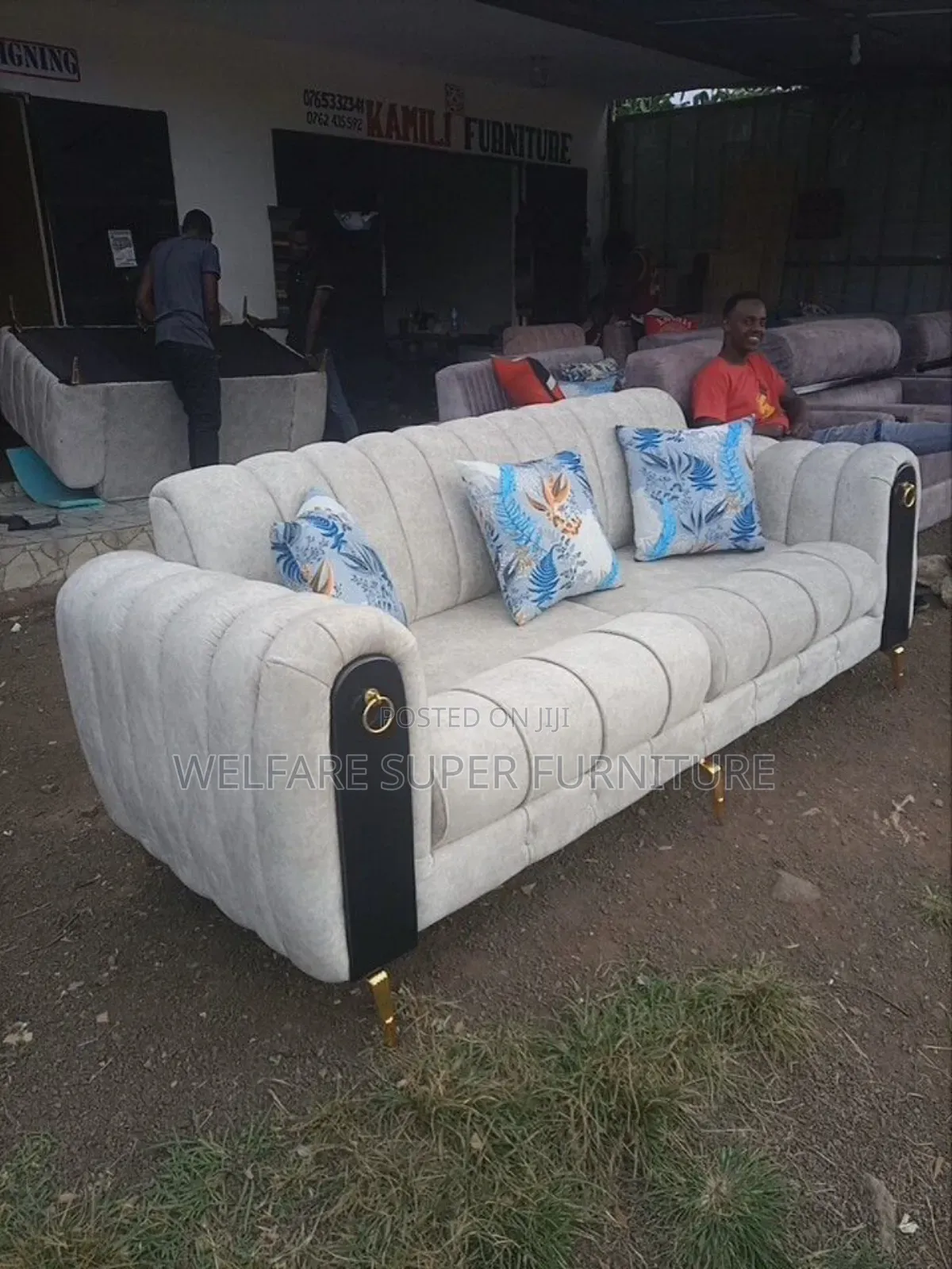 2seater Grew in Colour With Adorable