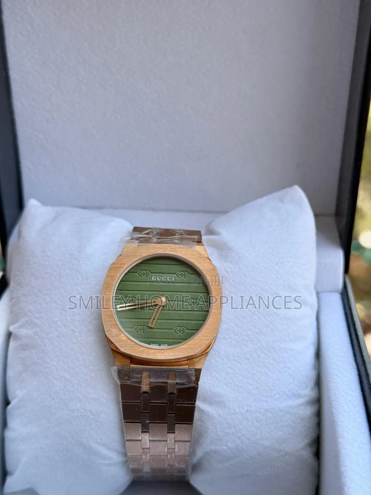 Gucci Wrist Analog Unisex Classy Time Piece at 20% Discount