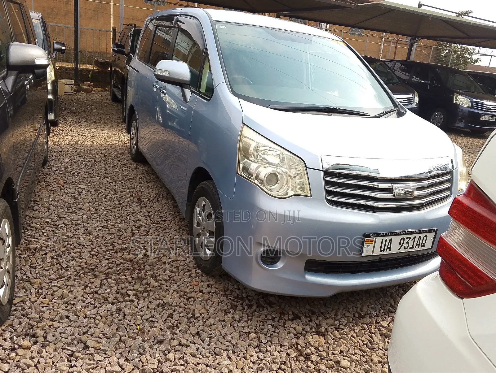 Toyota Noah 2010 Blue