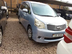 Toyota Noah 2010 Blue
