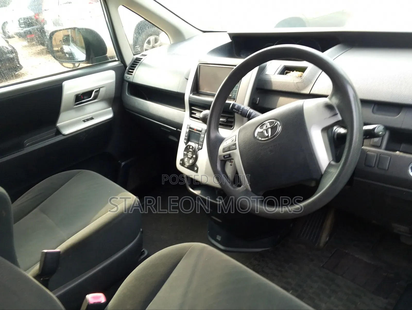 Toyota Noah 2010 Blue