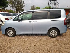 Toyota Noah 2010 Blue