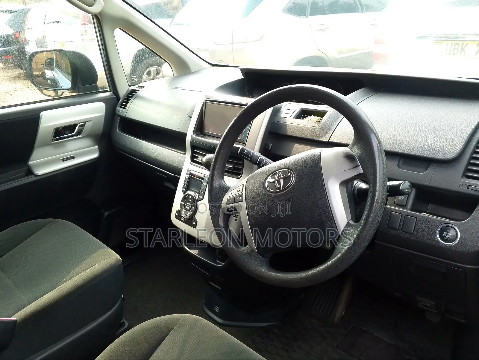 Toyota Noah 2010 Blue