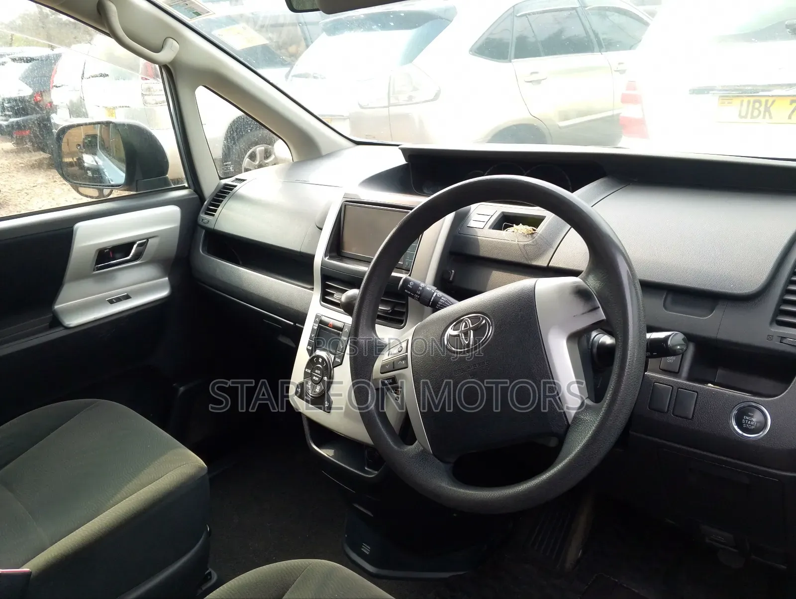 Toyota Noah 2010 Blue