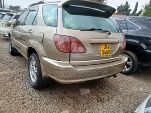 Toyota Harrier 2006 Gold