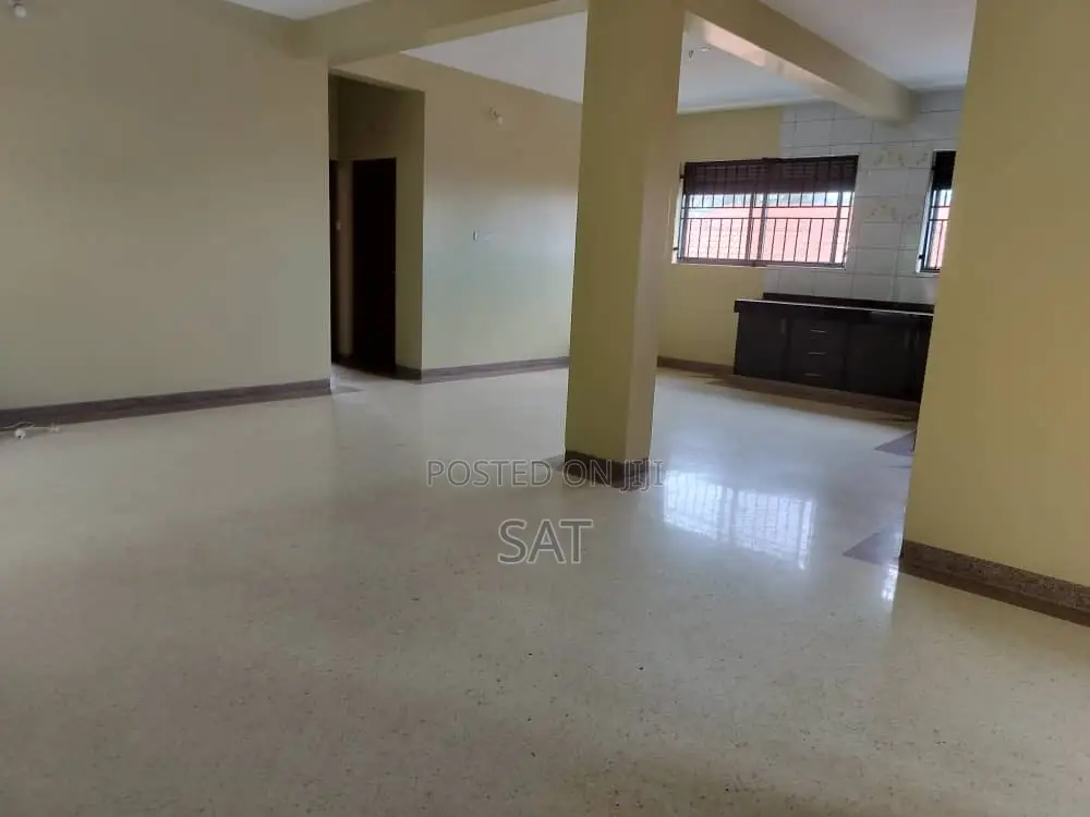 5bdrm House in House, Kira for sale