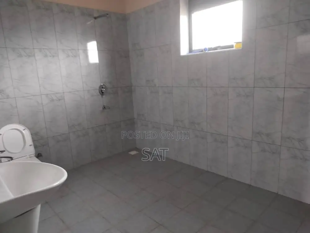 5bdrm House in House, Kira for sale