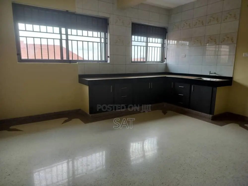 5bdrm House in House, Kira for sale