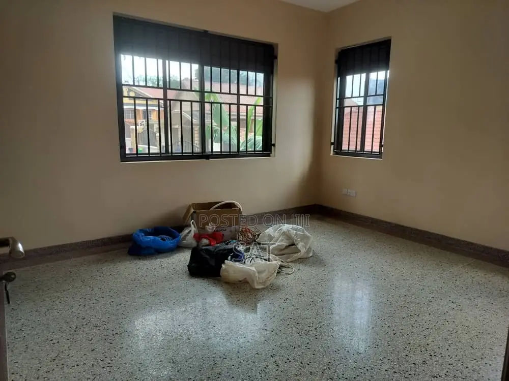 5bdrm House in House, Kira for sale