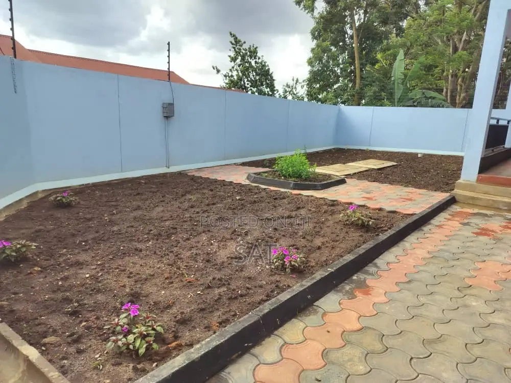 5bdrm House in House, Kira for sale