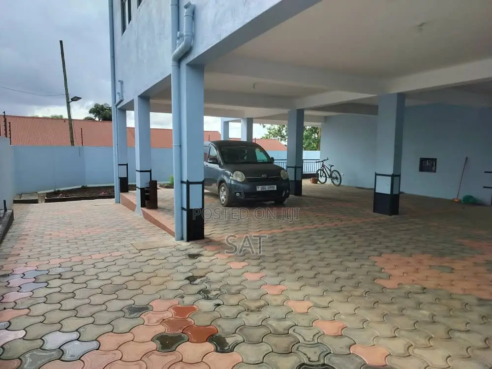 5bdrm House in House, Kira for sale