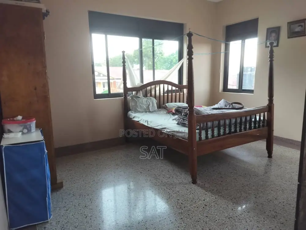 5bdrm House in House, Kira for sale