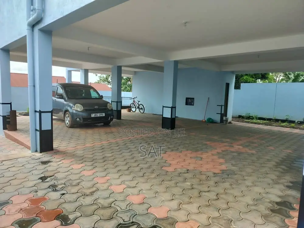 5bdrm House in House, Kira for sale