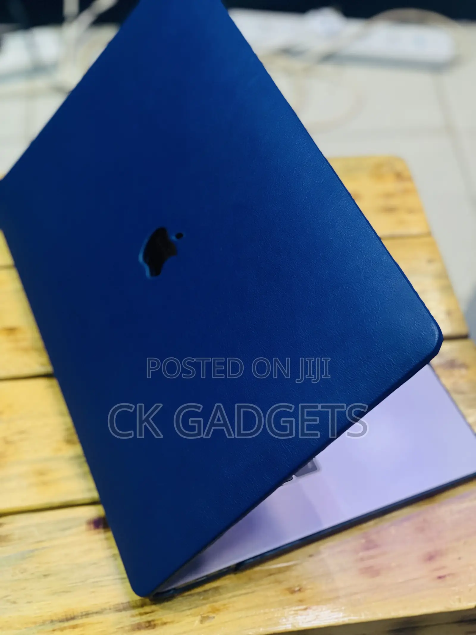 New Laptop Apple MacBook Pro 16GB Intel Core I7 SSD 256GB