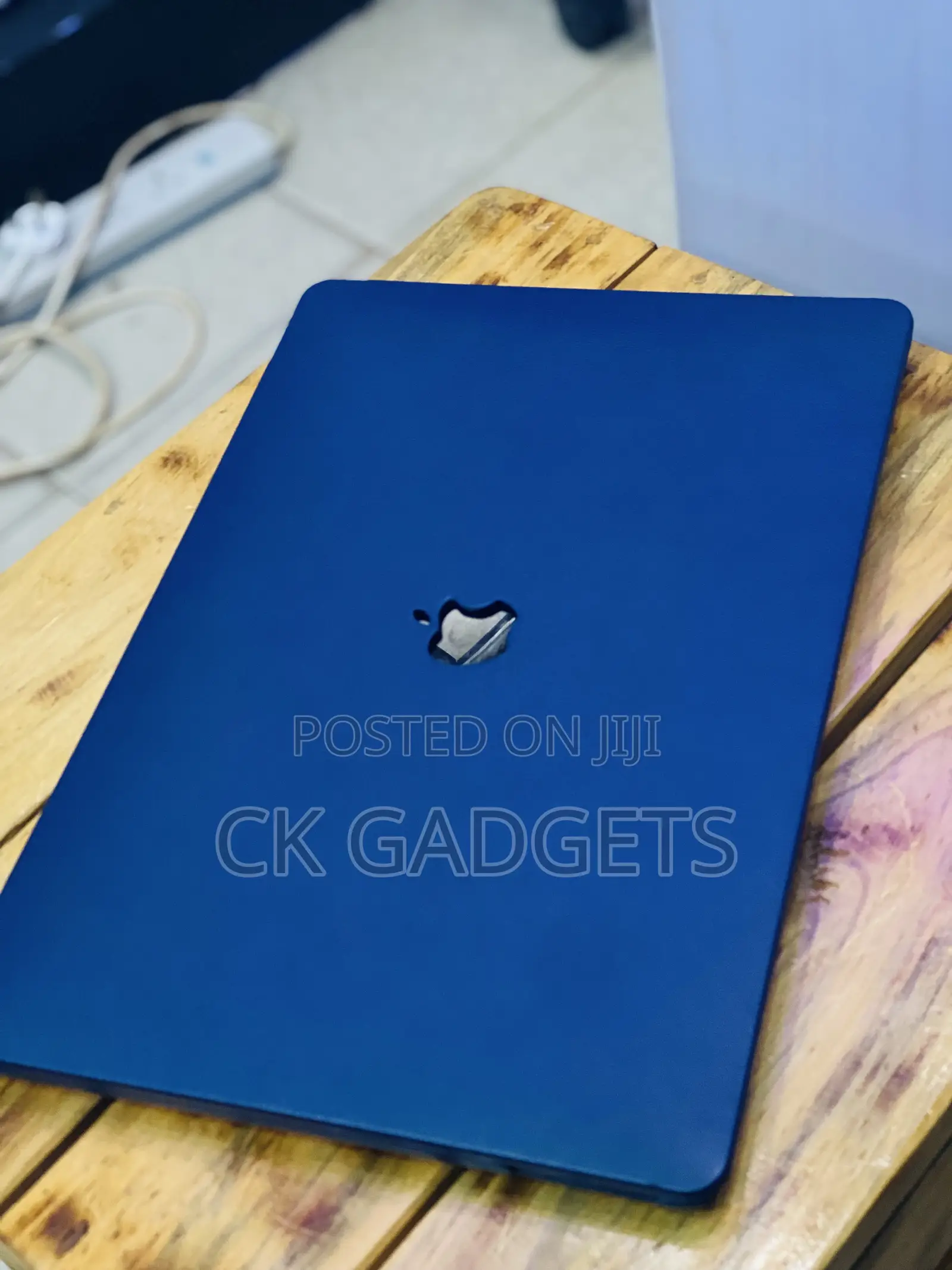 New Laptop Apple MacBook Pro 16GB Intel Core I7 SSD 256GB