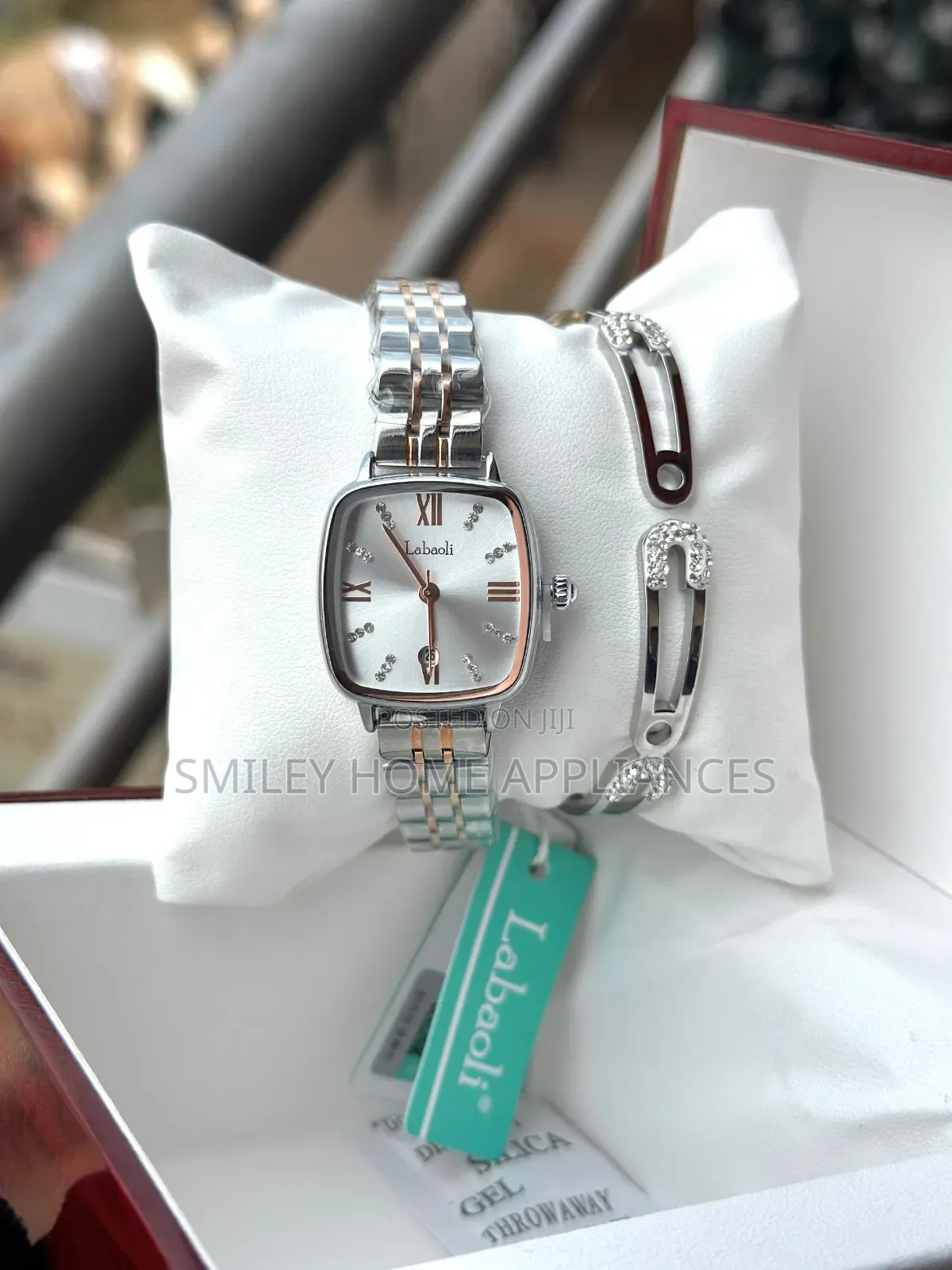 Labaoli Ladies Classy Gift Box Time Piece With a Bracelet