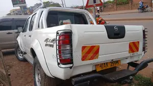 Nissan Hardbody 2000i 2006 White