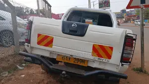 Nissan Hardbody 2000i 2006 White