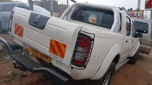 Nissan Hardbody 2000i 2006 White
